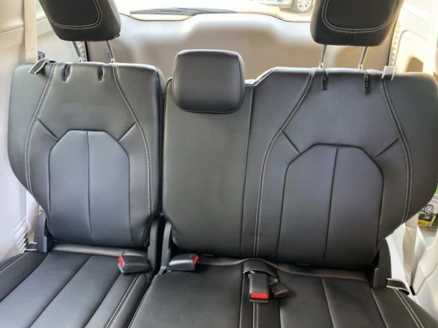 Used 2023 Chrysler Pacifica Touring-L AWD/4WD image 20