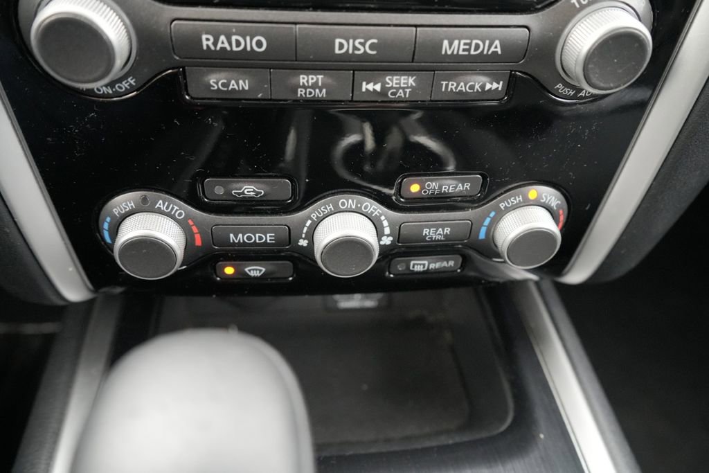 Used 2019 Nissan Pathfinder SV image 36