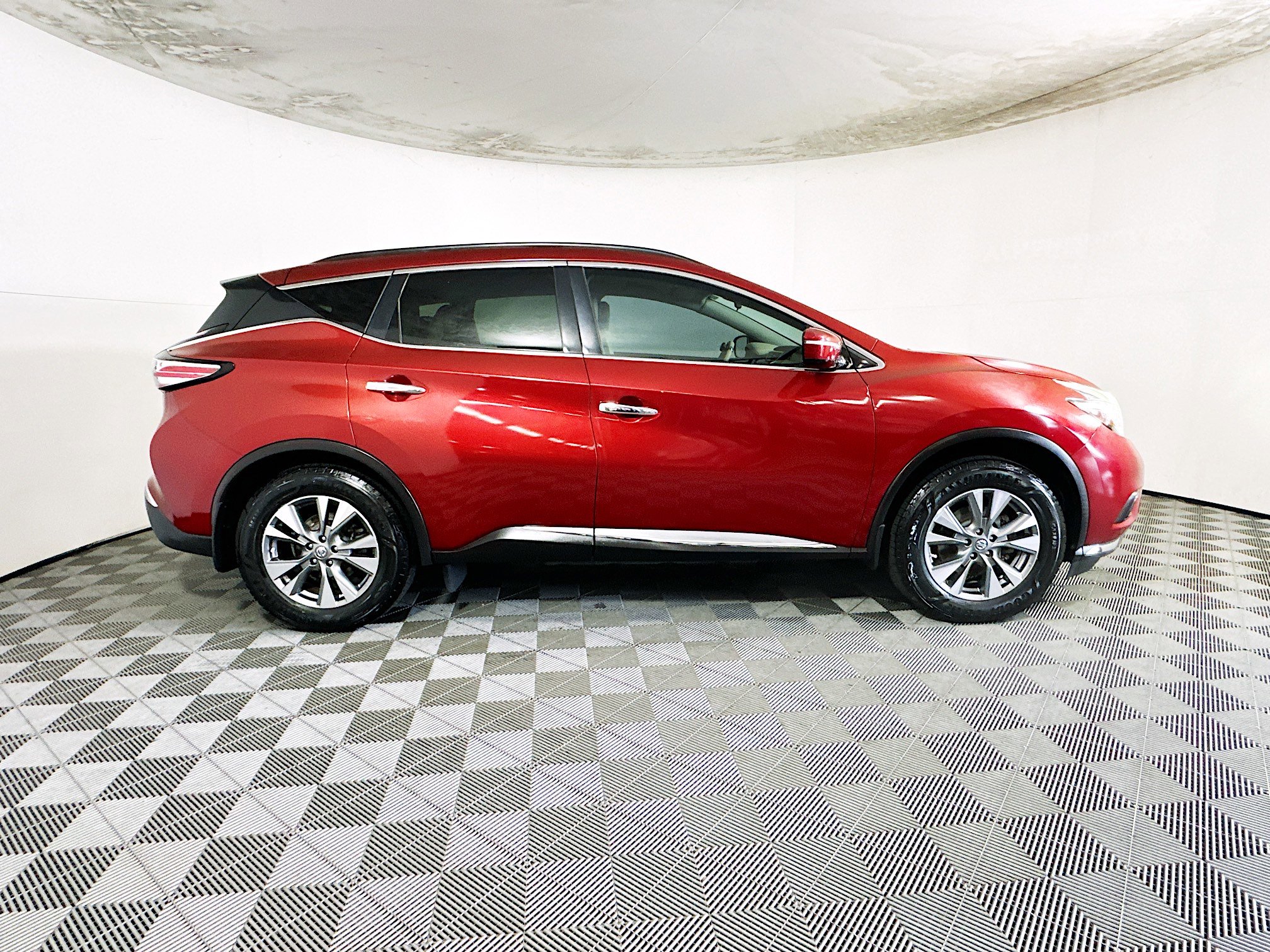 Used 2015 Nissan Murano SV FWD image 2