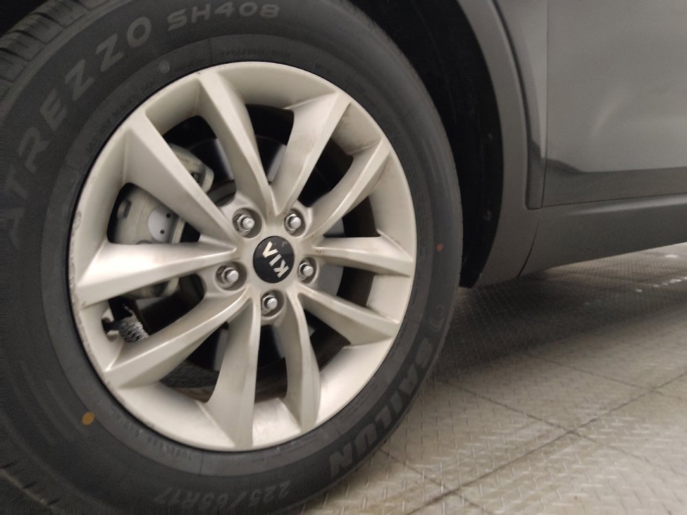 Used 2017 Kia Sorento L FWD image 31