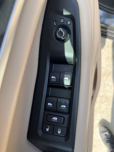 Used 2024 Jeep Grand Cherokee Limited w/ Trailer Tow Package AWD/4WD image 18