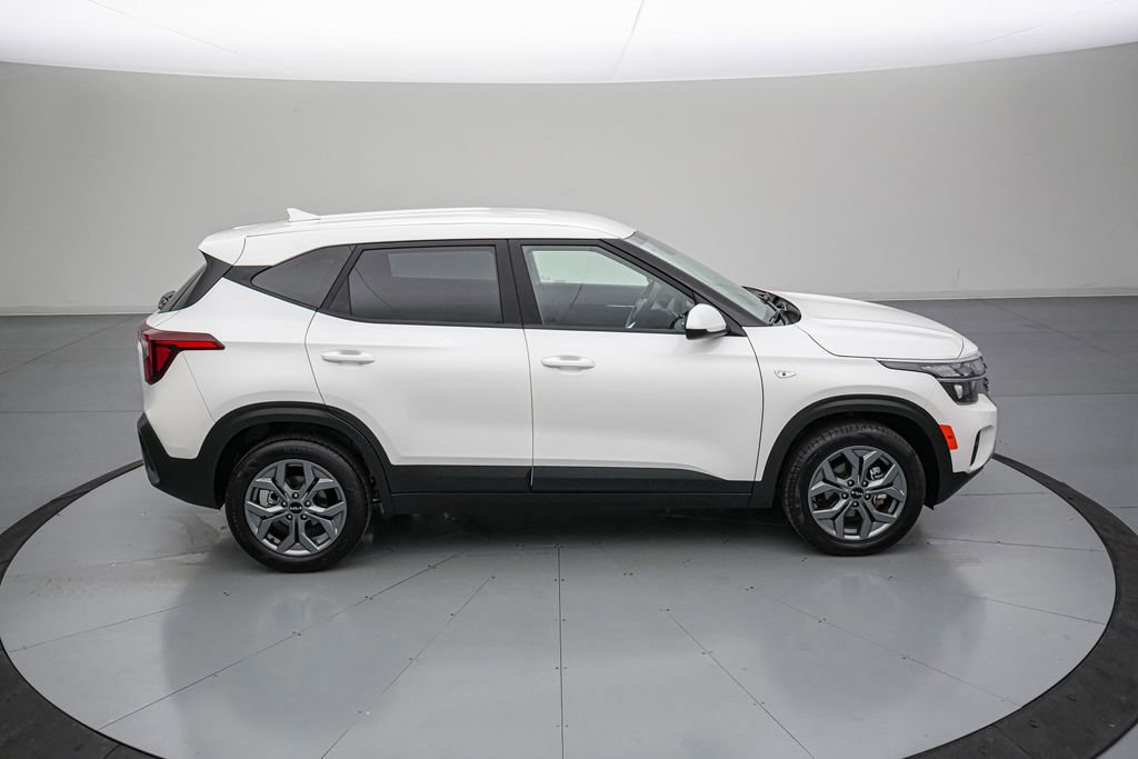 Used 2026 Kia Seltos LX FWD image 3