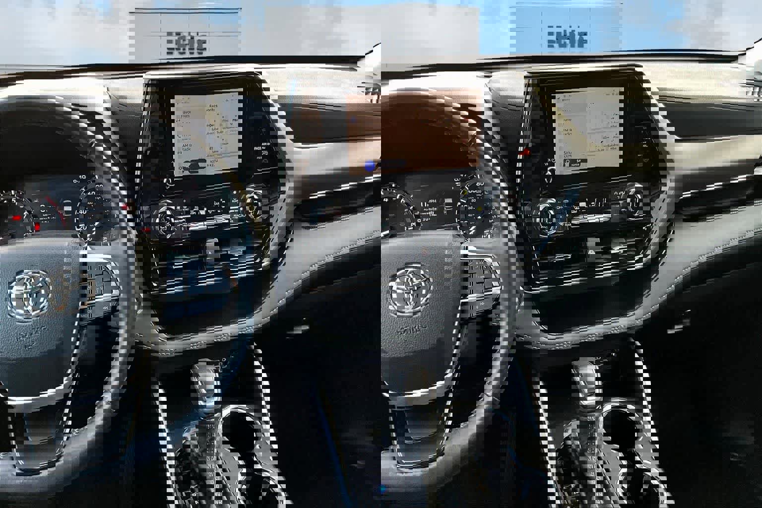 Used 2024 Toyota Highlander LE image 16