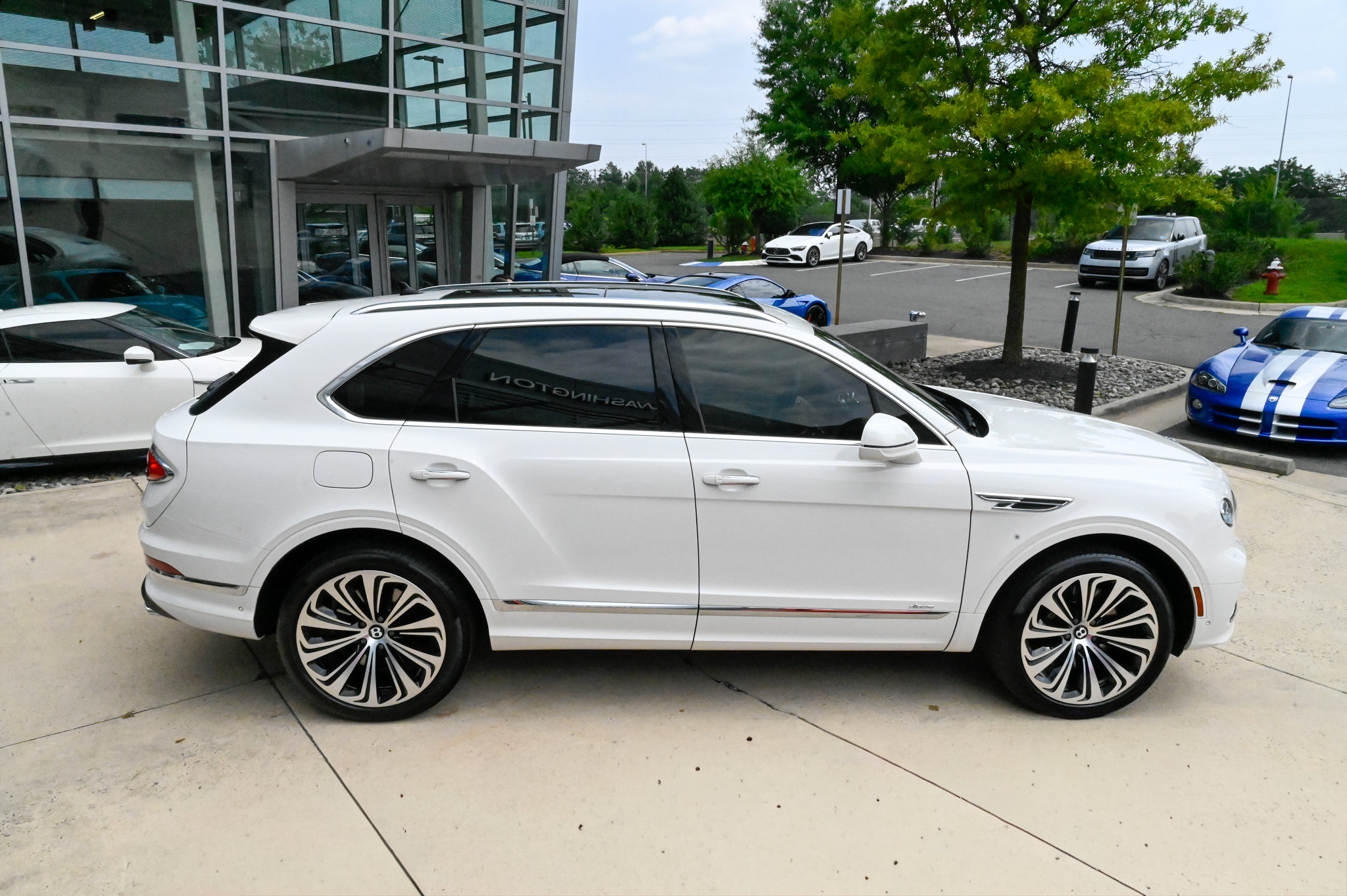 Used 2023 Bentley Bentayga AWD/4WD image 4