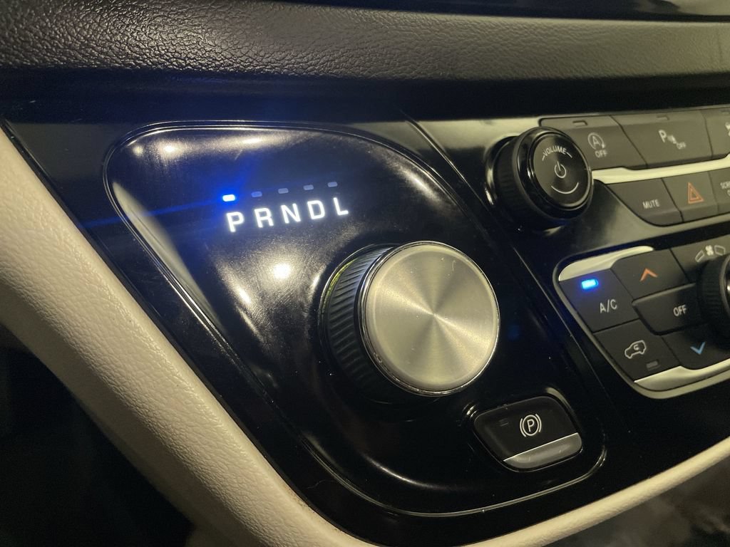 Used 2019 Chrysler Pacifica Touring-L Plus FWD image 10