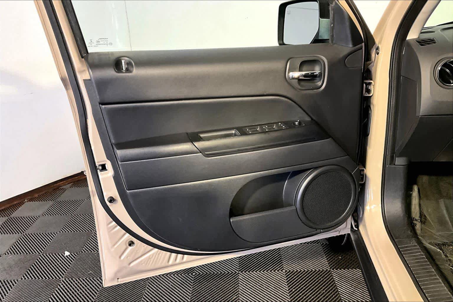 Used 2017 Jeep Patriot Latitude image 22