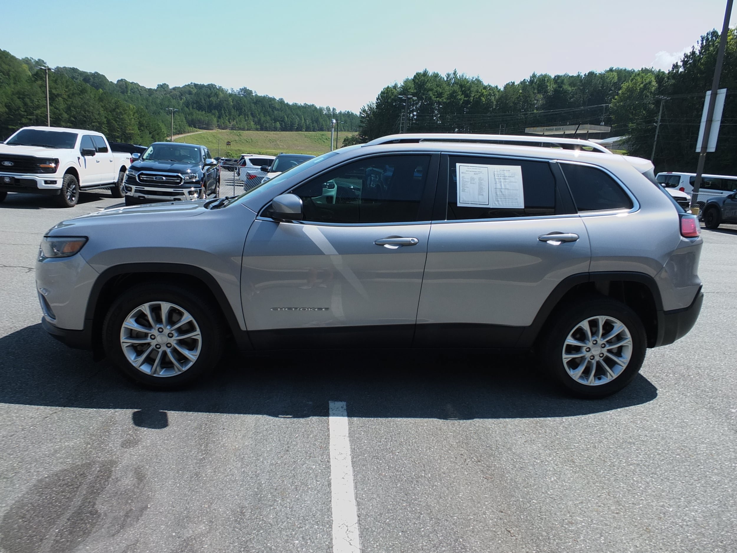Used 2019 Jeep Cherokee Latitude w/ Popular Appearance Group FWD image 6