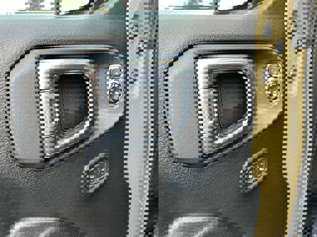 Used 2025 Jeep Wrangler Unlimited Rubicon image 20