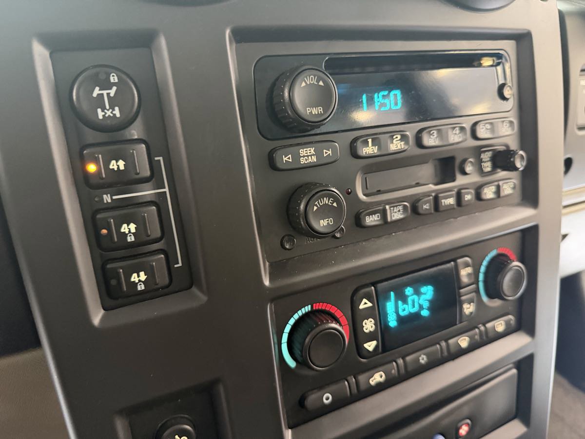 Used 2005 HUMMER H2 image 13