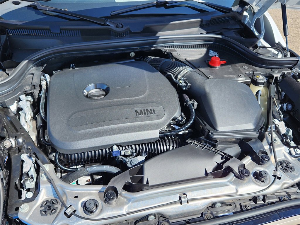 Used 2025 MINI Cooper 2-Door Hardtop image 18