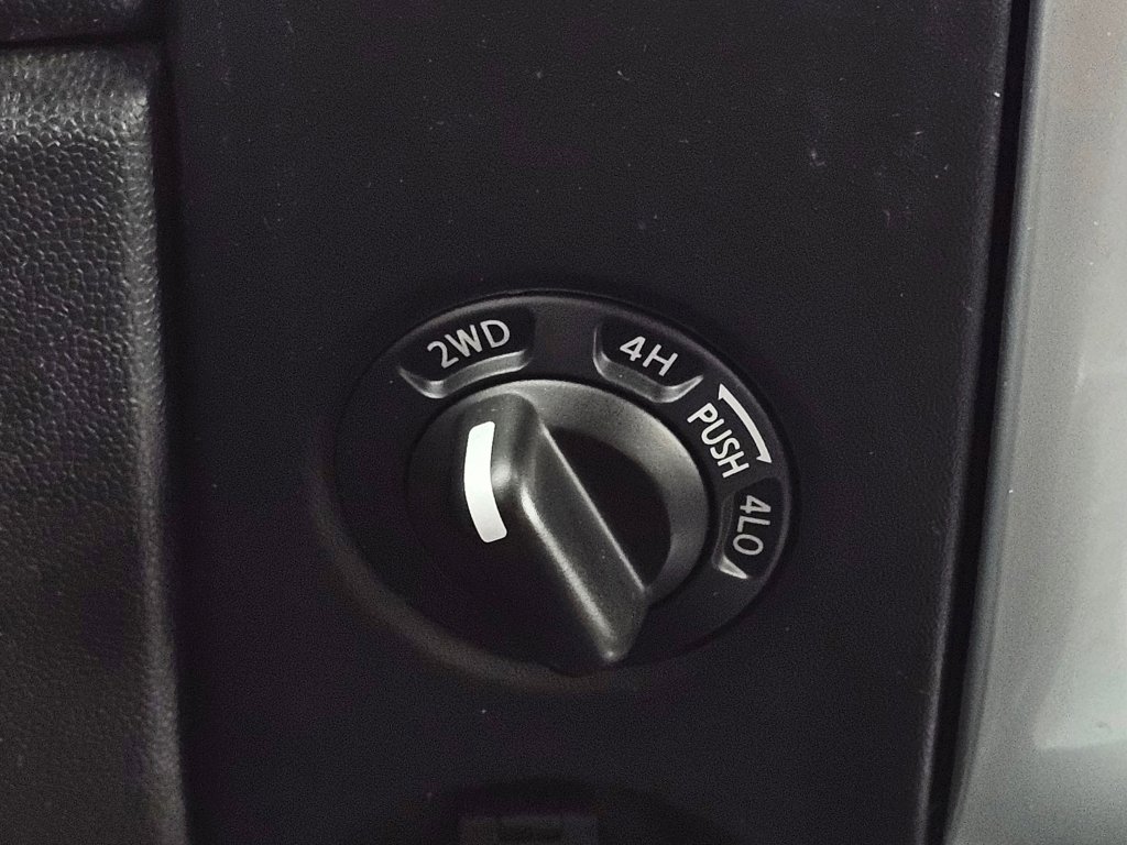 Used 2015 Nissan Titan PRO-4X image 12