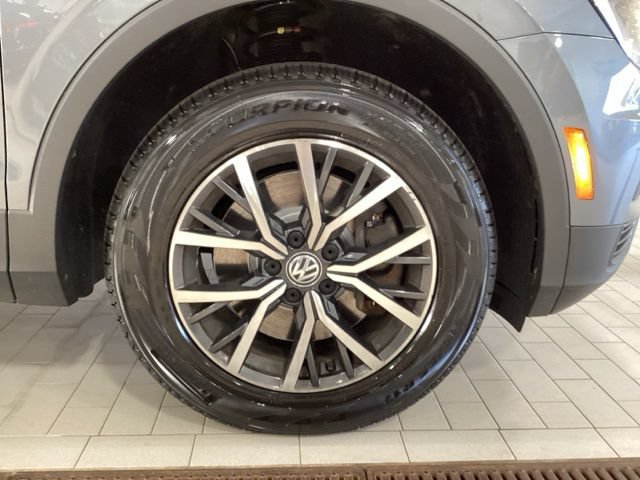 Used 2020 Volkswagen Tiguan SE w/ Panoramic Sunroof Package AWD/4WD image 24