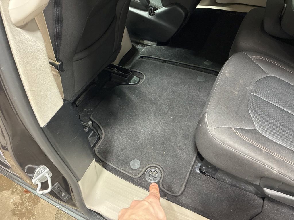 Used 2017 Chrysler Pacifica LX image 10