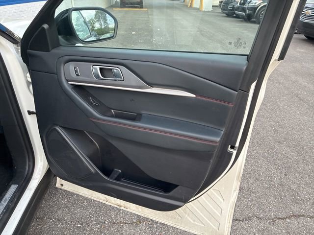 Used 2025 Ford Explorer ST-Line w/ ST-Line Street Pack image 32