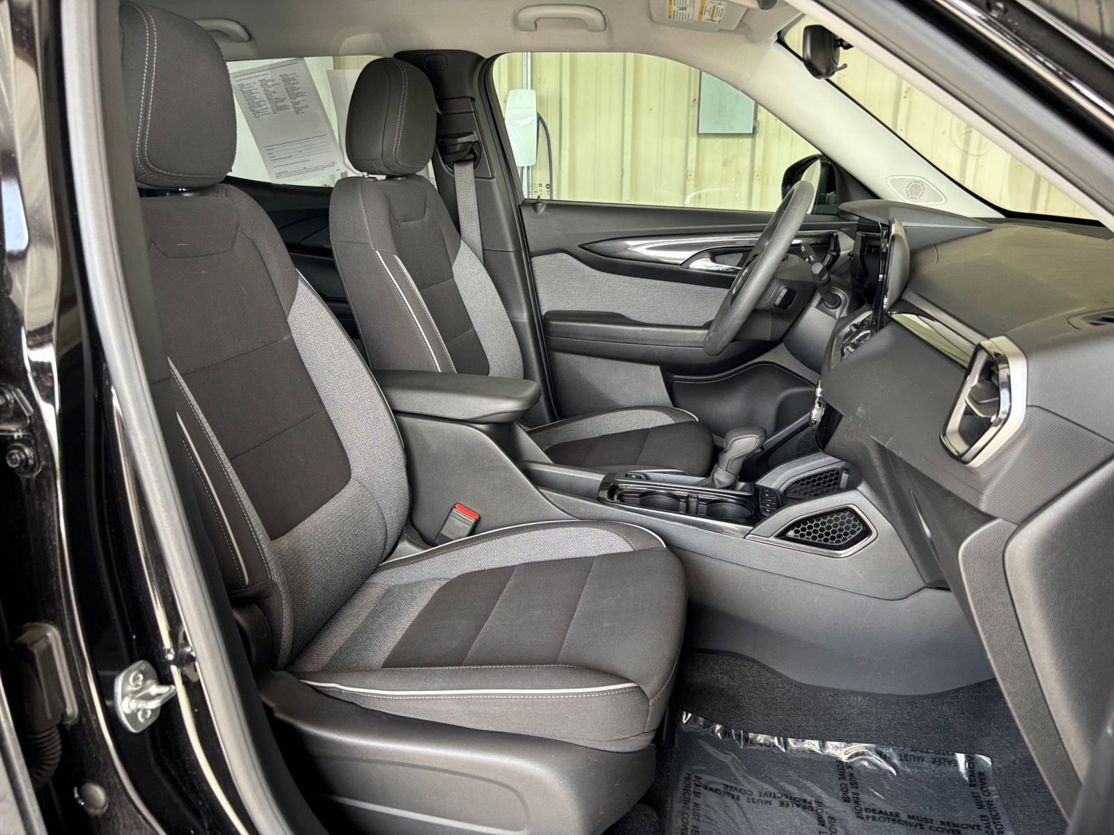 Used 2025 Chevrolet TrailBlazer LT FWD image 35