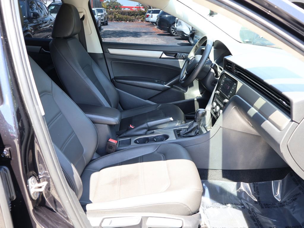 Used 2021 Volkswagen Passat 2.0T SE FWD image 33