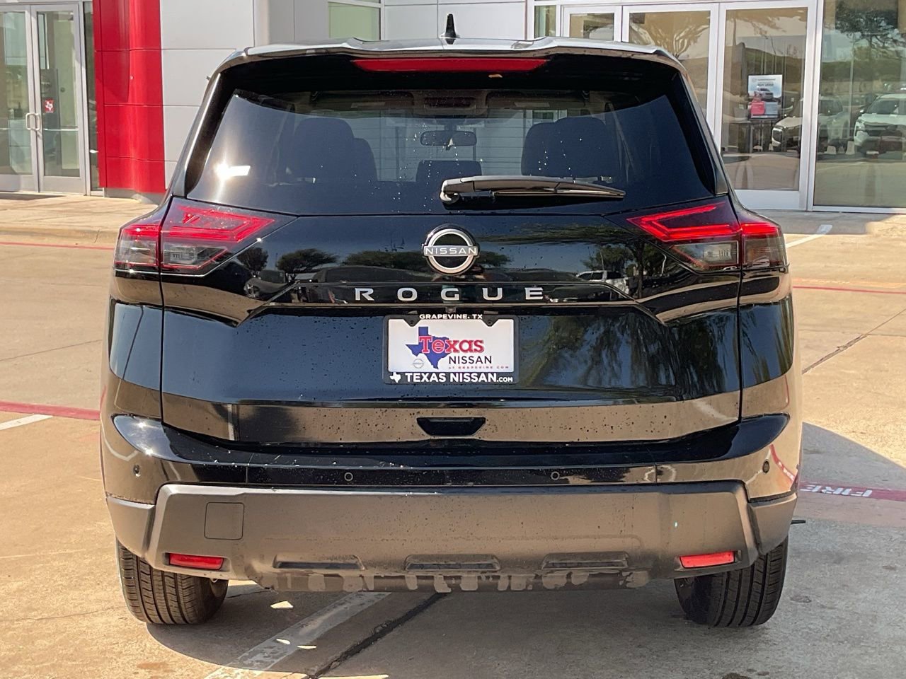 Used 2025 Nissan Rogue SV image 6