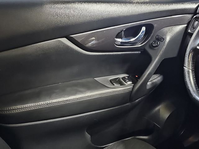 Used 2018 Nissan Rogue SV image 21