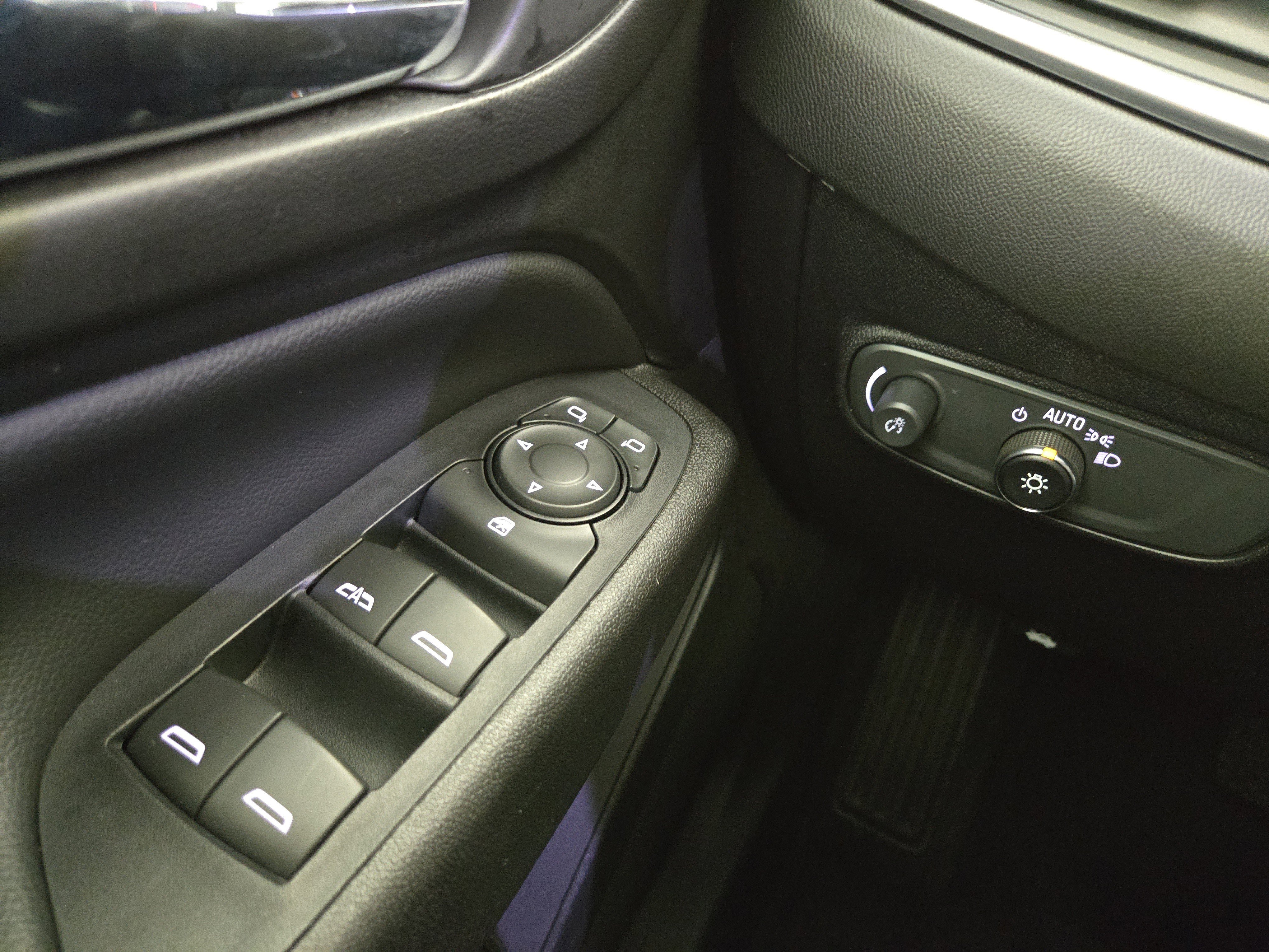 Used 2019 Chevrolet Equinox LT image 29