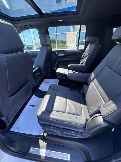 Used 2024 Chevrolet Suburban RST w/ Luxury Package AWD/4WD image 26