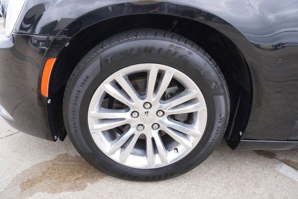 Used 2016 Chrysler 300 C RWD image 30