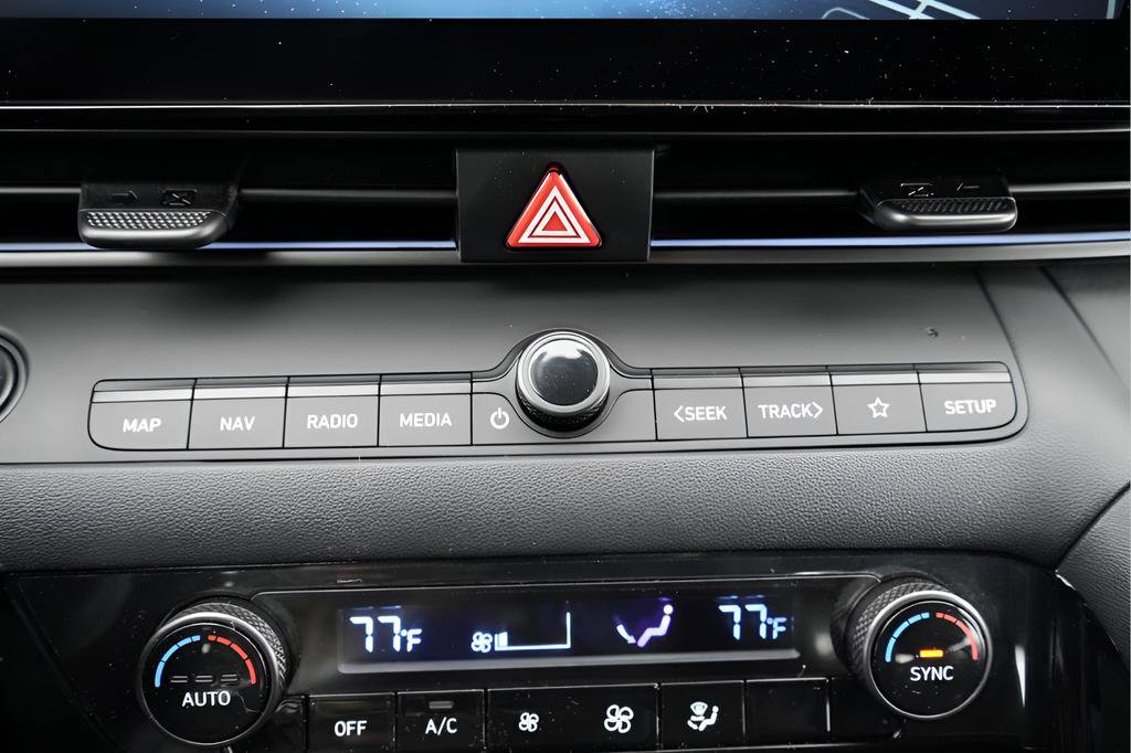 Certified 2025 Hyundai Elantra SEL FWD image 34