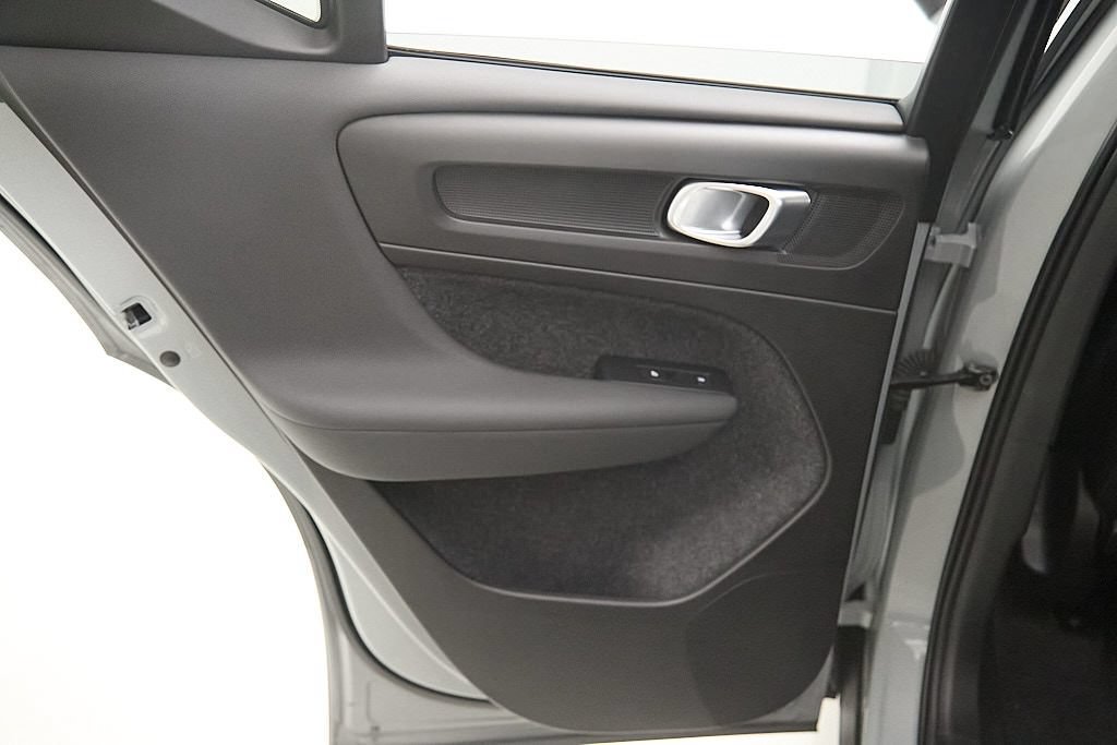 Certified 2025 Volvo XC40 B5 Ultra AWD/4WD image 20