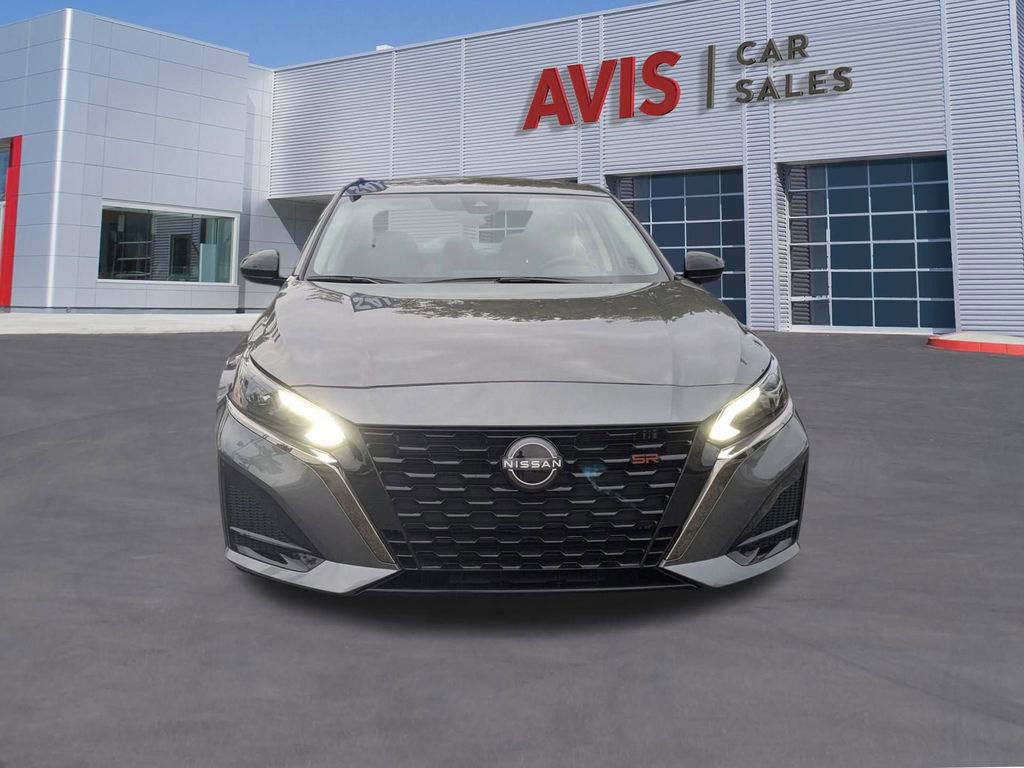 Used 2025 Nissan Altima 2.5 SR image 2