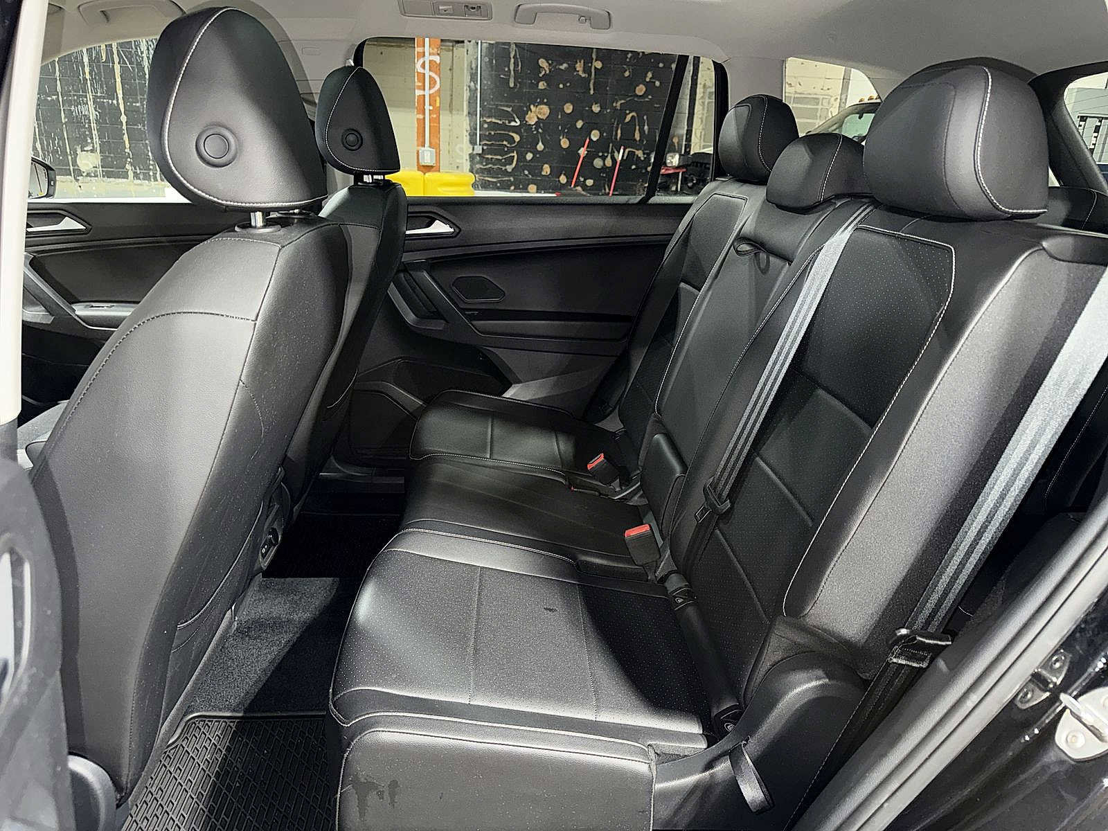 Used 2021 Volkswagen Tiguan SE w/ Panoramic Sunroof Package image 17