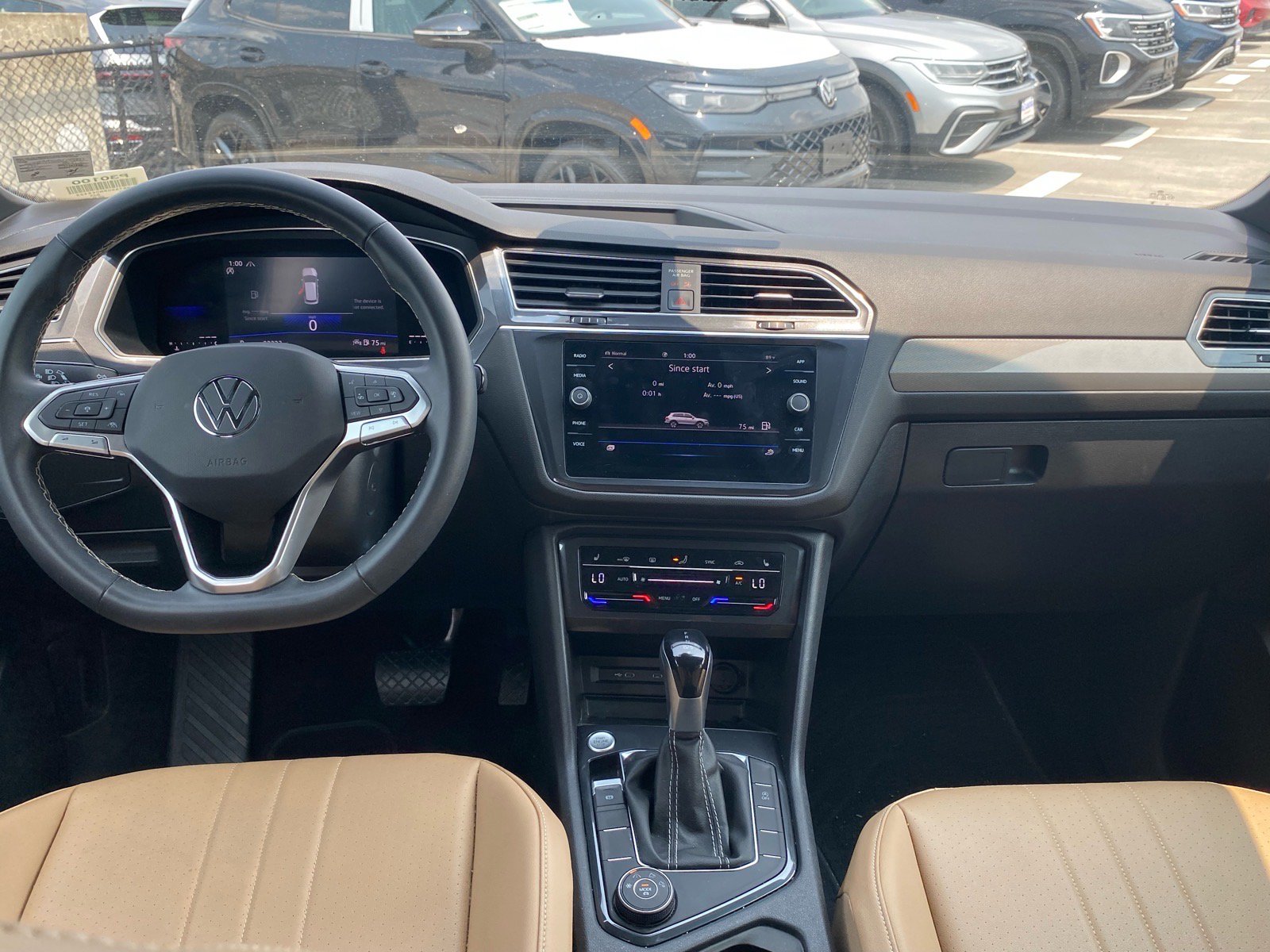 Certified 2023 Volkswagen Tiguan SE w/ Panoramic Sunroof Package AWD/4WD image 11