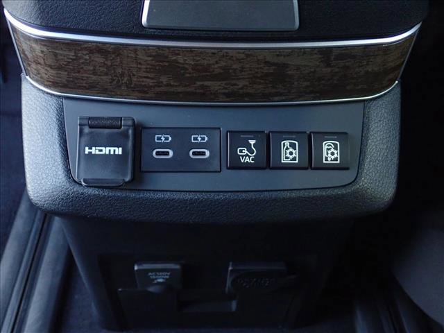 Used 2025 Toyota Sienna Platinum image 11