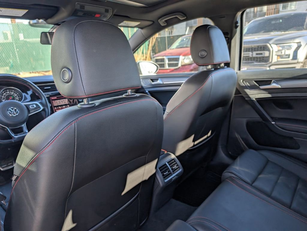 Used 2018 Volkswagen GTI SE image 12