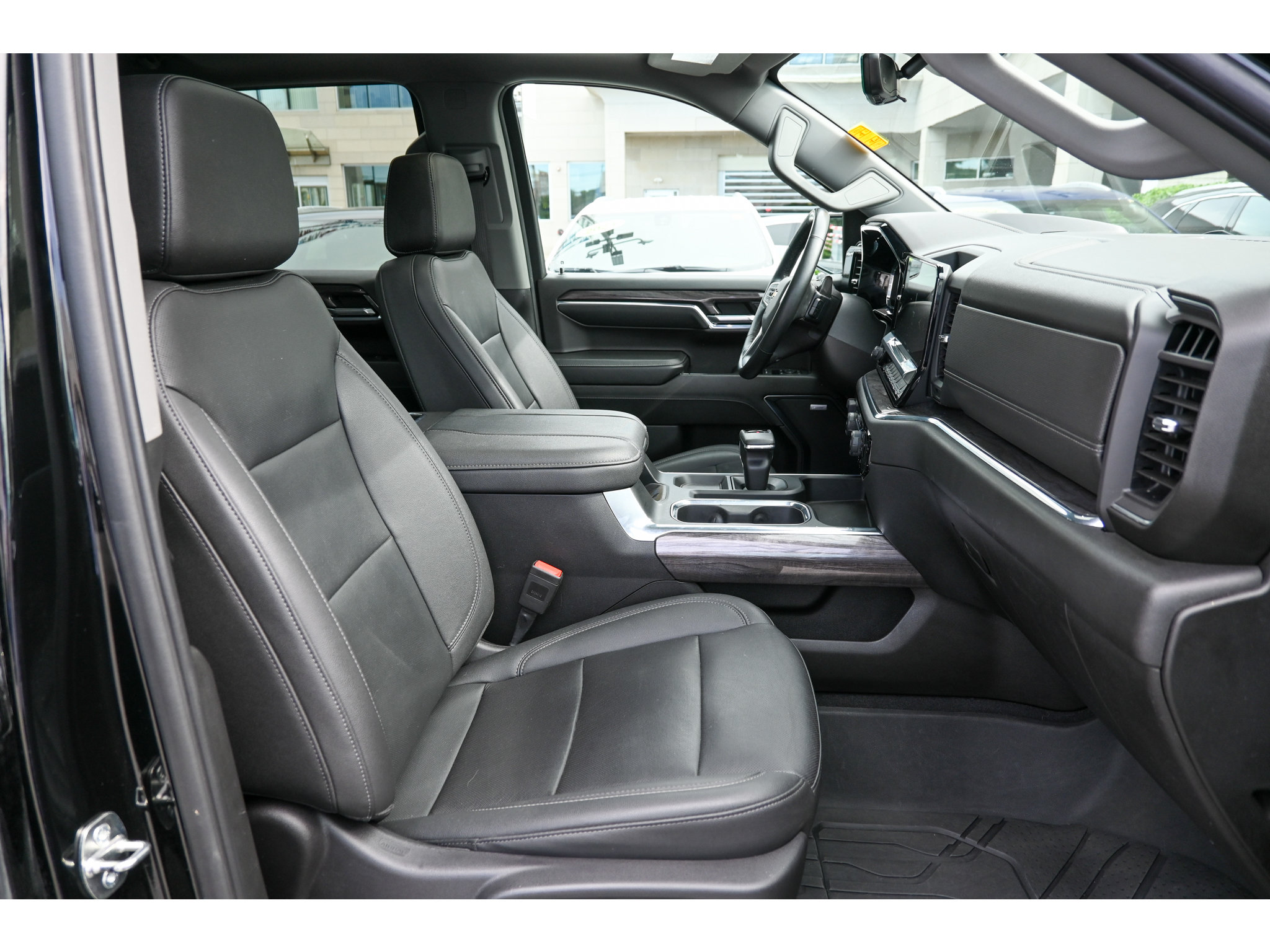 Used 2024 Chevrolet Silverado 1500 LTZ w/ LTZ Premium Package AWD/4WD image 18