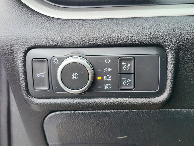 Certified 2022 Ford Explorer XLT w/ Equipment Group 202A image 25