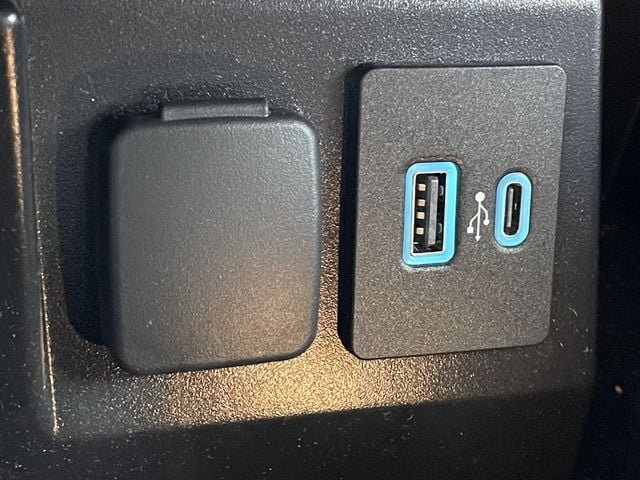Used 2024 Ford Explorer Limited w/ Limited Technology Package RWD image 20