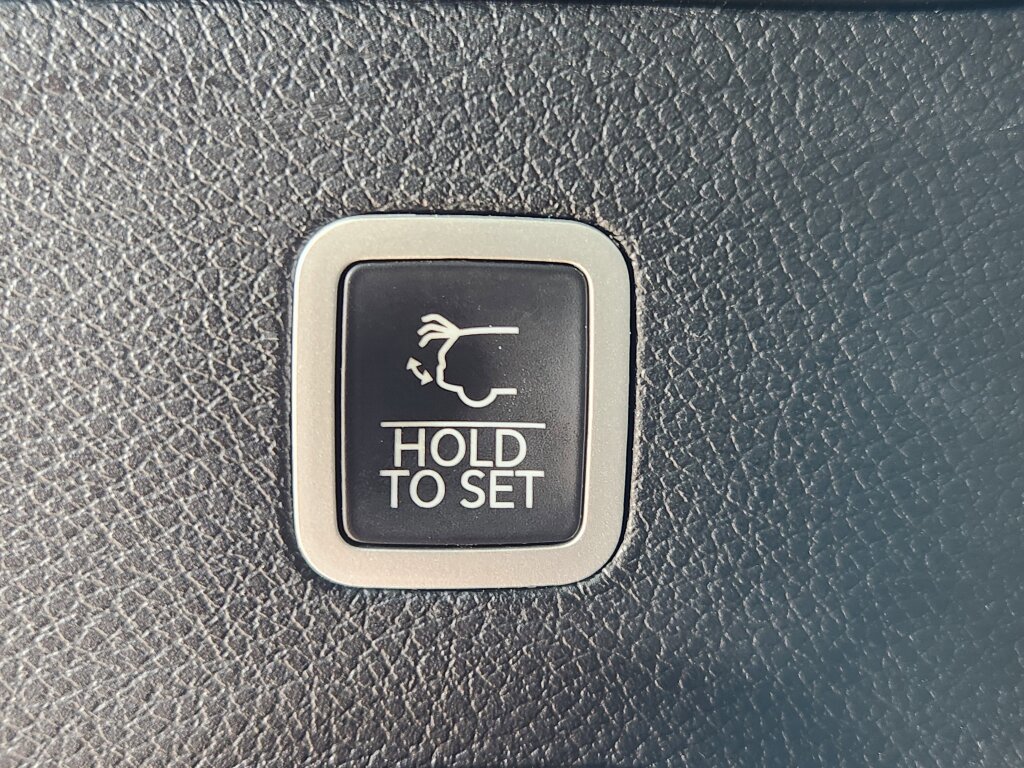 Used 2024 Jeep Wagoneer Series II w/ Flexible Seating Group image 14