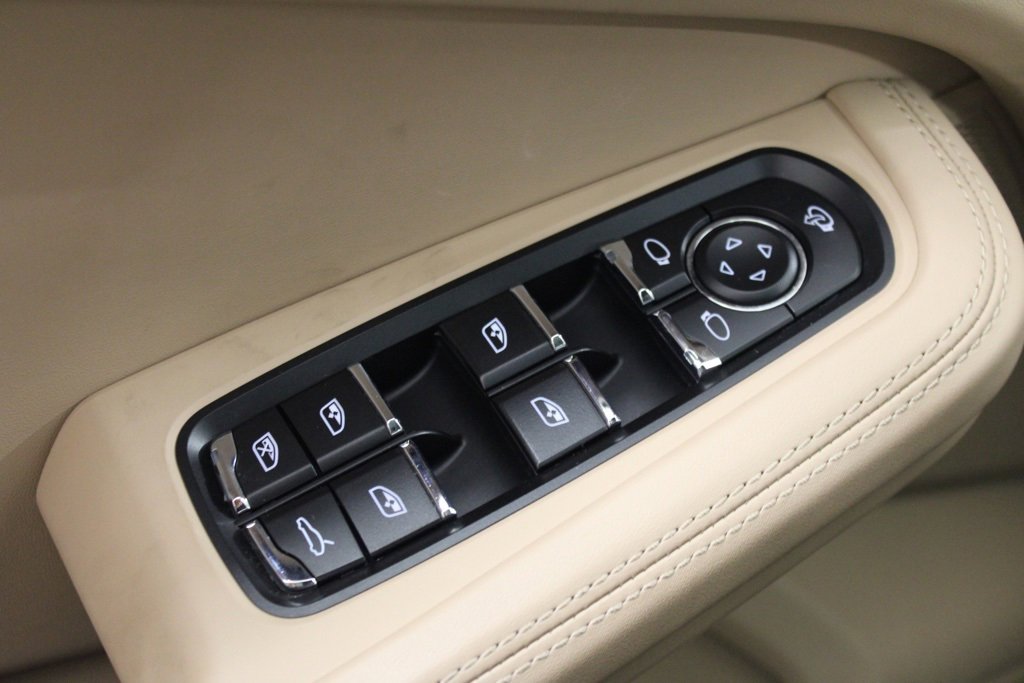 Certified 2022 Porsche Macan image 18