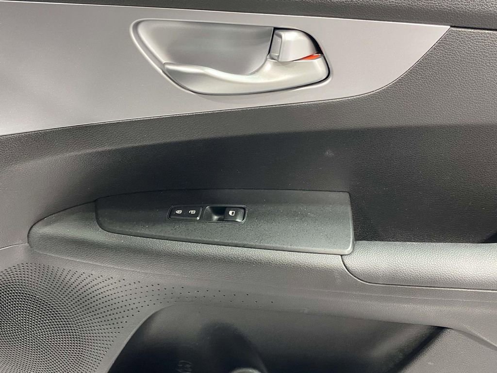 Used 2023 Kia Forte LXS image 31