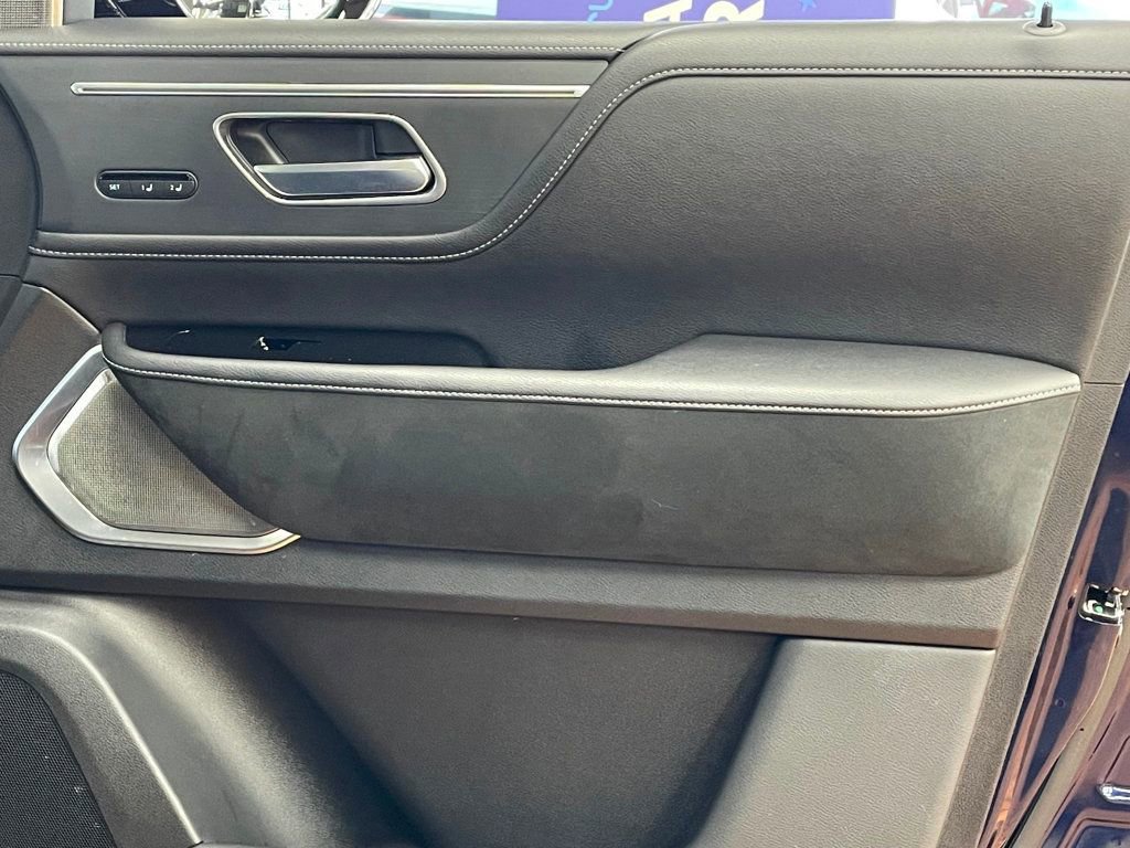 Used 2025 INFINITI QX80 Sensory image 33