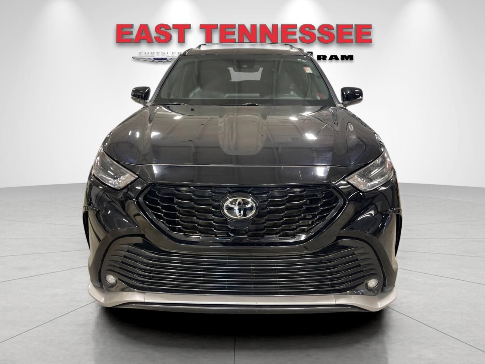 Used 2023 Toyota Highlander XSE FWD image 9