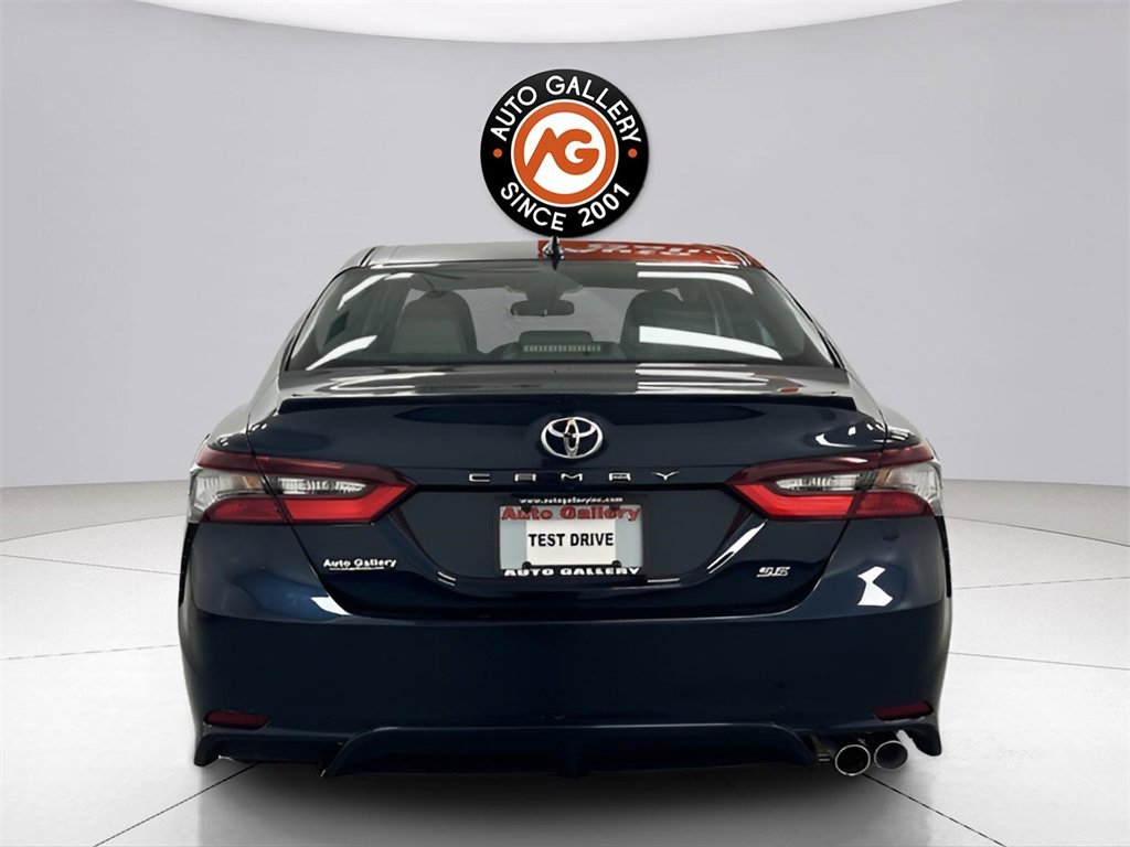 Used 2021 Toyota Camry SE image 6