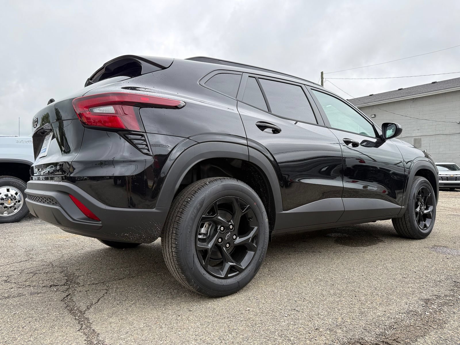 New 2026 Chevrolet Trax LT w/ Midnight Edition FWD image 8
