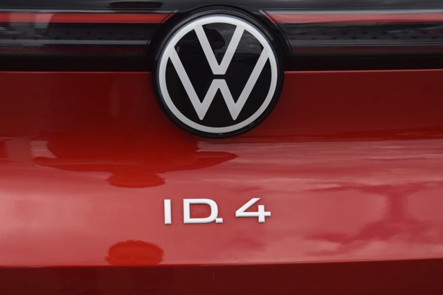 Used 2023 Volkswagen ID.4 Pro S image 7