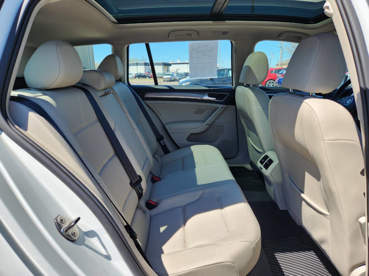 Used 2017 Volkswagen Golf Alltrack SE image 13