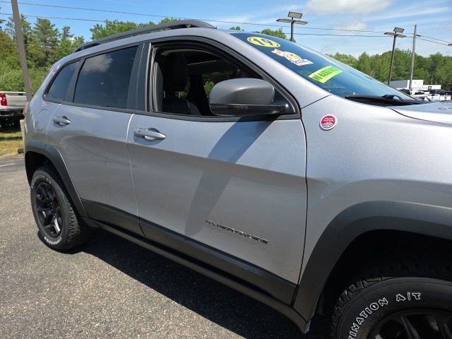 Used 2019 Jeep Cherokee Trailhawk AWD/4WD image 32