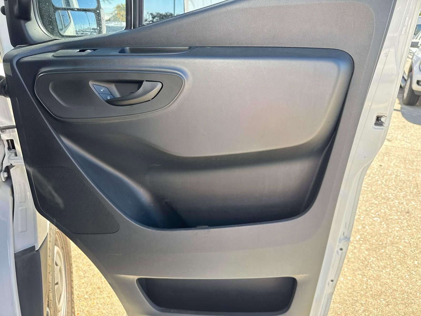 Used 2020 Freightliner Sprinter 2500 RWD image 17