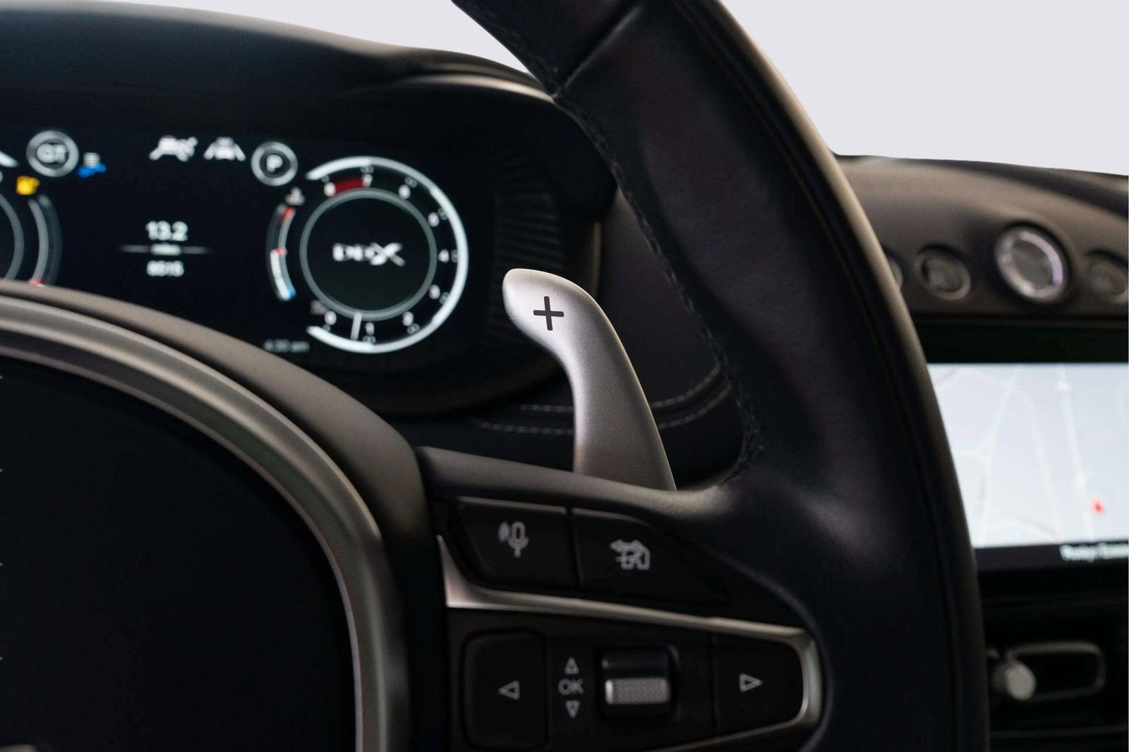 Used 2023 Aston Martin DBX AWD/4WD image 30