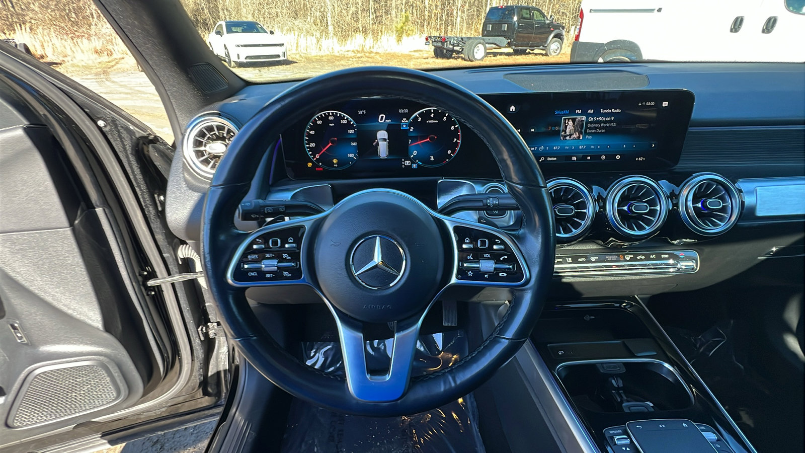 Used 2023 Mercedes-Benz GLB 250 4MATIC w/ Premium Package image 26