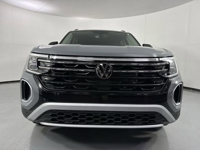 Used 2024 Volkswagen Atlas Peak Edition SE AWD/4WD image 28