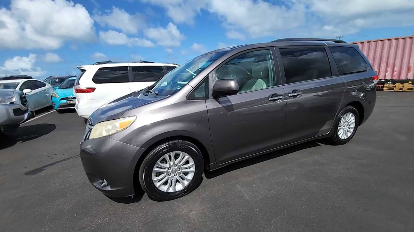 Used 2012 Toyota Sienna XLE image 8
